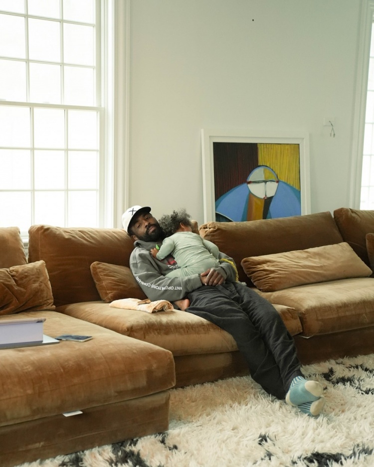 开云APP-康复&amp;放松两不误！欧文晒出游照 私人飞机游艇全都有