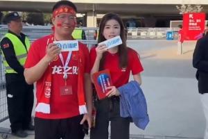 13年注册刘畅&amp;吴桐现场采访忠实吧友：坐20小时硬座来看国足