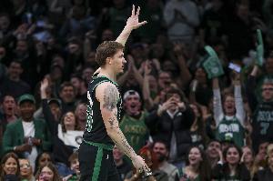 马祖拉：谢尔曼在攻防两端对战术体系越来越适应 他打得很棒