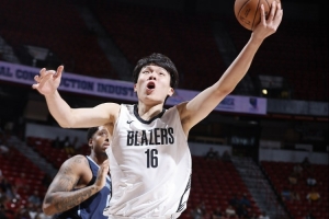 官方点赞️NBA官推：开拓者新秀杨瀚森的脚步太棒了