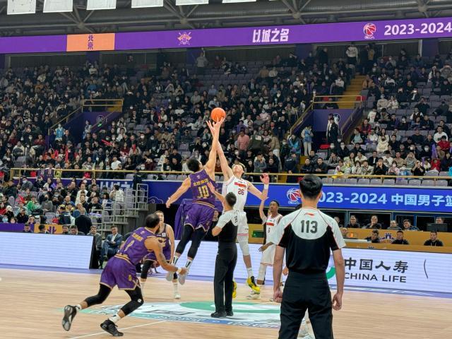 开云-27分21篮板！沃特斯绝杀背后 周琦统治力尽显